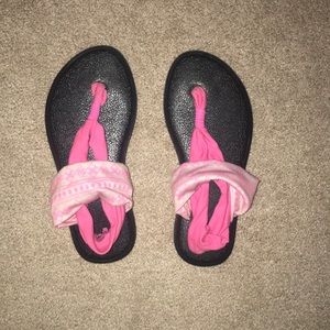Kids Sanuk yoga sandals